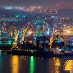 Мурманский морской торговый порт осуществляет погрузочно-разгрузочные работы, а также транспортно-экспедиторские и складские операции с грузами